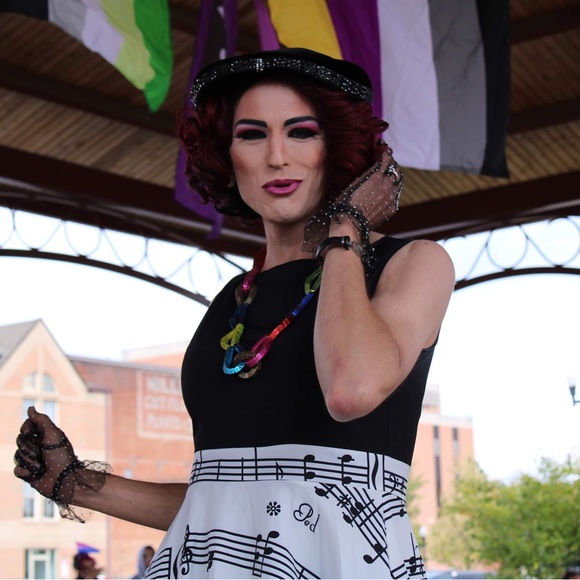 LIVE SHOWS / HOST APPRECIATION - Picture 9 of 14